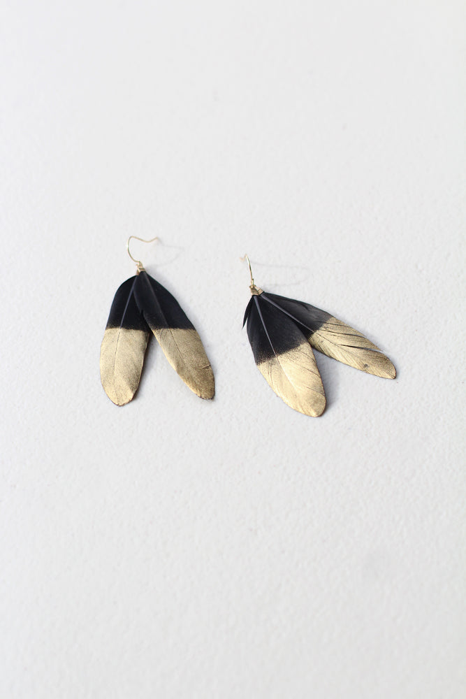 Waka Huia – Feather Earrings in Black and Gold