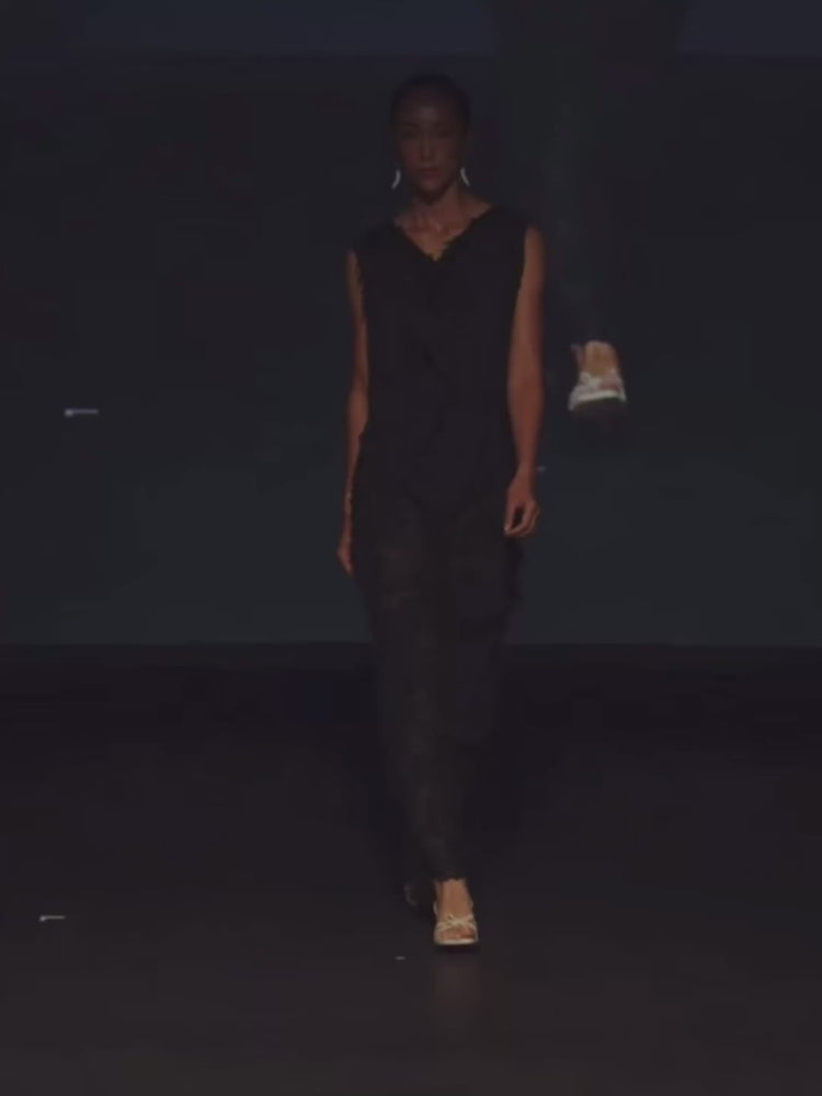 
            
                Load and play video in Gallery viewer, Hono Dress in Te Pō
            
        