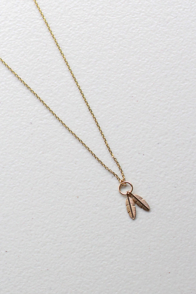 Takirua Huia – Twin Feather Necklace in Gold