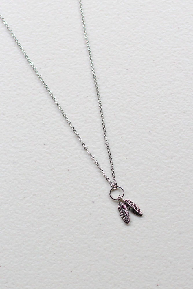 Takirua Huia – Twin Feather Necklace in Silver