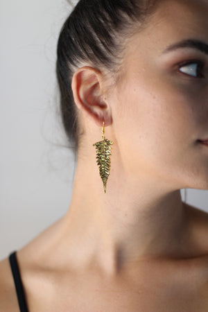 
            
                Load image into Gallery viewer, Heruheru – Fern Earring in Gold
            
        
