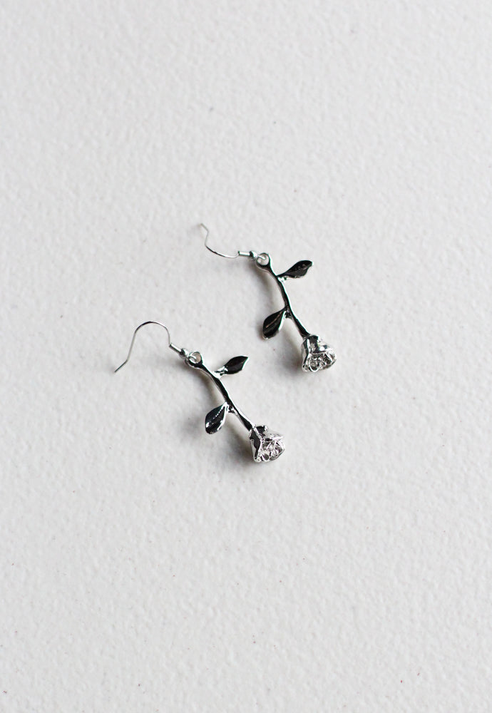 
            
                Load image into Gallery viewer, Mahara – Rose Earring in Silver
            
        
