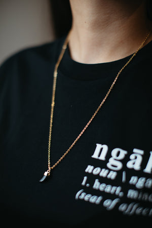 Niho Kaiū – Black Tusk with Gold Necklace