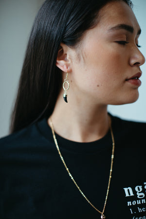 Niho Kaiū – Black Tusk with Gold Necklace