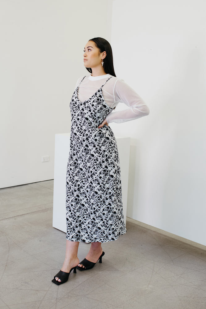 
            
                Load image into Gallery viewer, Moeroa – Flare Slip Dress in Huanui Print
            
        