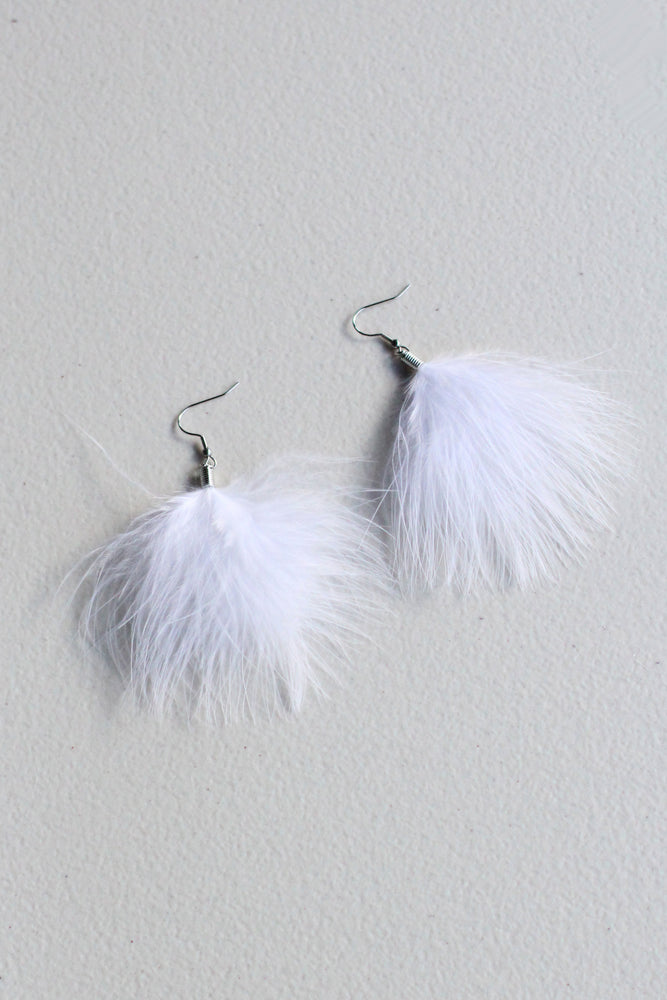 Rere – Feather Earrings in White